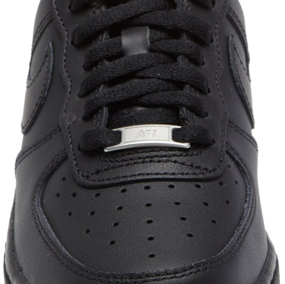 Size 8 Women’s - Nike Air Force 1 '07 Triple Black Shoes Sneakers DD8959-001 - Picture 4 of 11